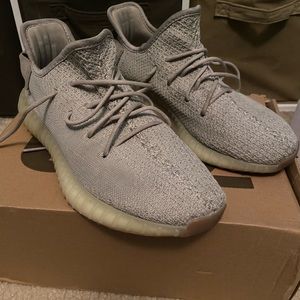Men’s Adidas Yeezy Boost 350 V2/Sesame size 8.5 with box USED